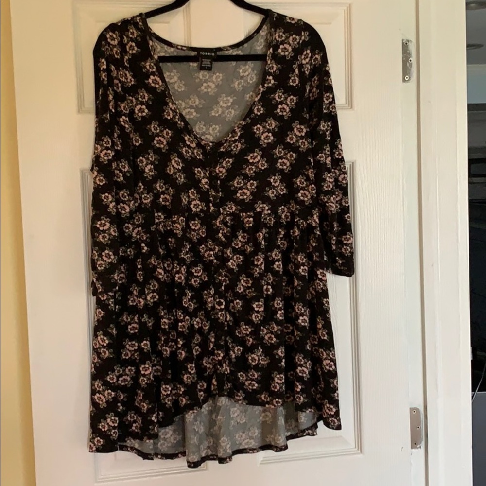 3/4 Sleeve Floral Scoop Neck Button Up Blouse